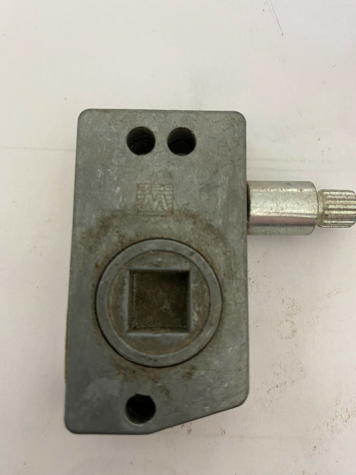 Mobile / RV Window Operator RH Square Hub Torque Side Mount 70-8250