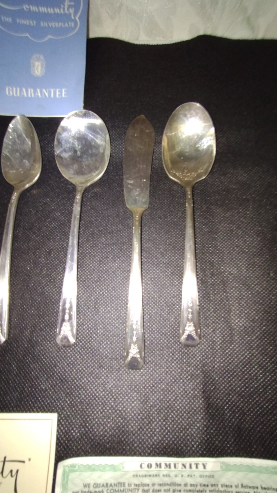 Oneida Community / MILADY Pattern / 40-Piece Silverplate Flatware .