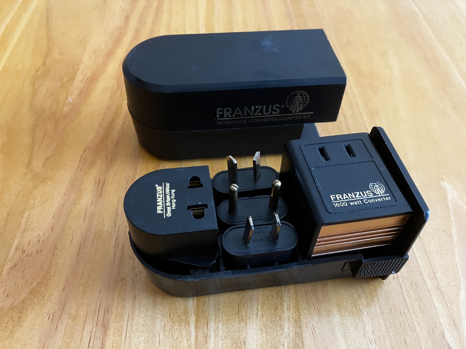 Franzus Compact Travel-Lite Worldwide Converter Adapter Set GREAT CONDITION