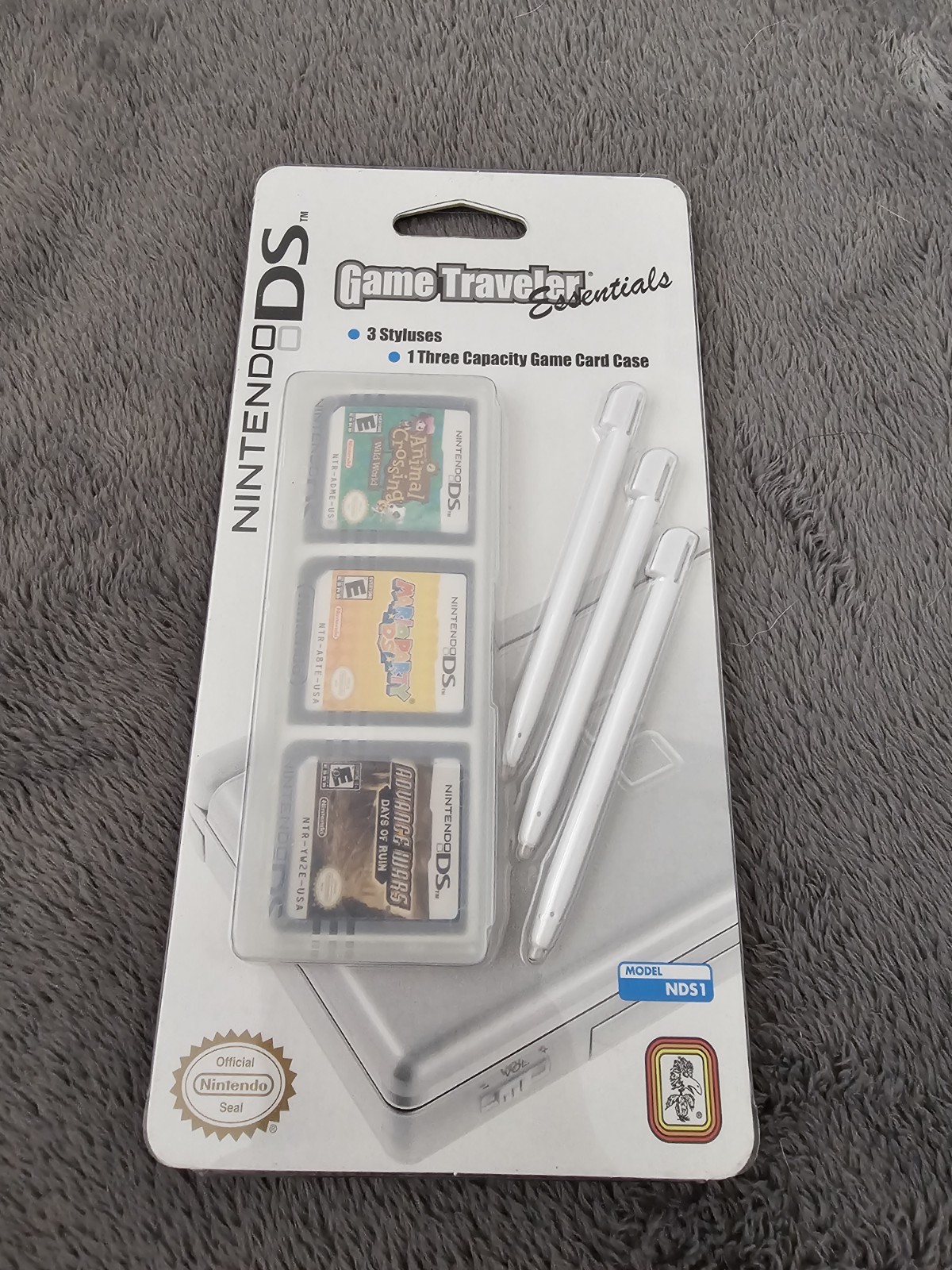 Nintendo DS Game Traveler Essentials 3 Styluses 3 Game Card Case DS