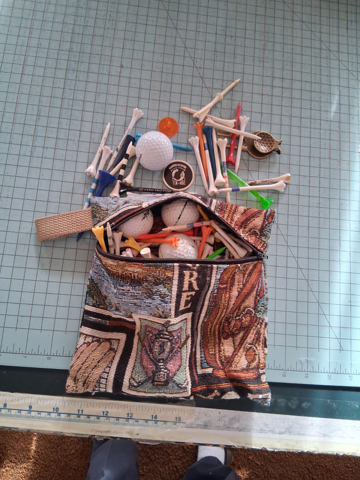 Golf utility bag 8"x 9", zippered pocket holds balls, tees, markers, etc