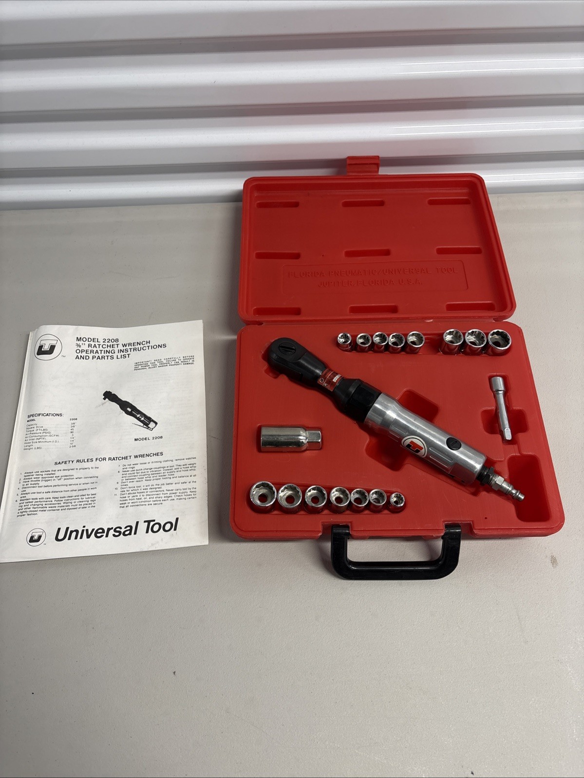Universal Tool Model UT-2208K Pneumatic 3/8 inch Ratchet Kit - New L@@K!!