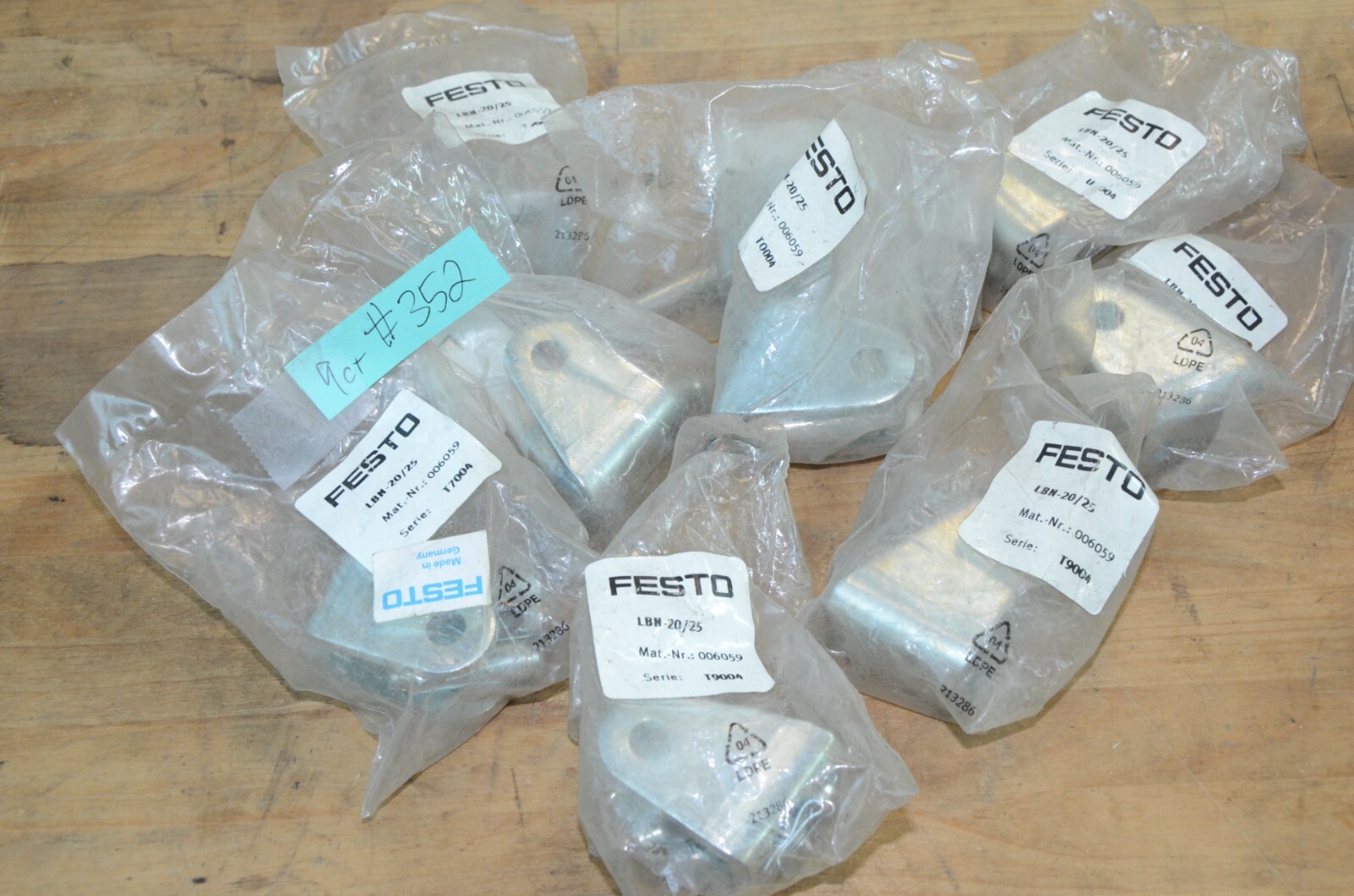 Festo LBN-20/25 006059 17 Qty Lot Clevis Foot Mounting Kit New Open Box