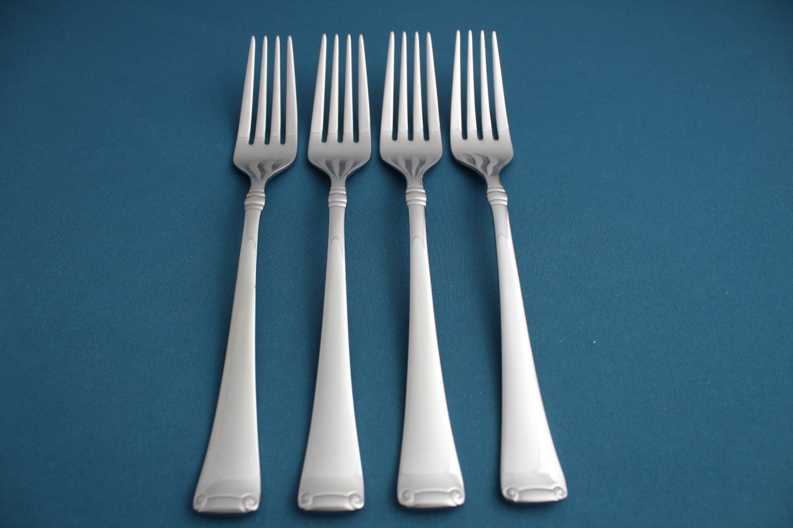 Zwilling J A Henckels ANGELICO Dinner Forks (Set of 4) Glossy 18/10 NEW 7 7/8"