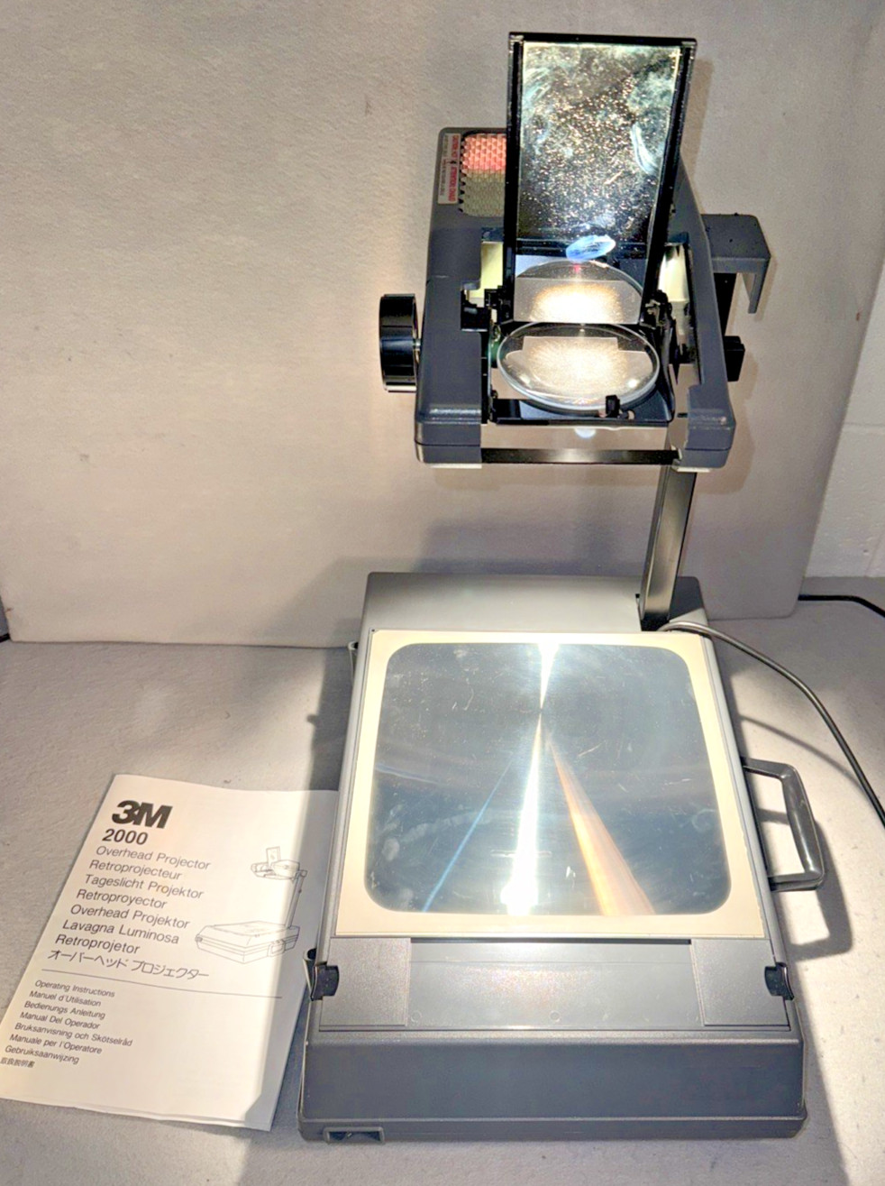 3M 2000 AG Overhead Projector Briefcase Portable Transparency Projector Tested