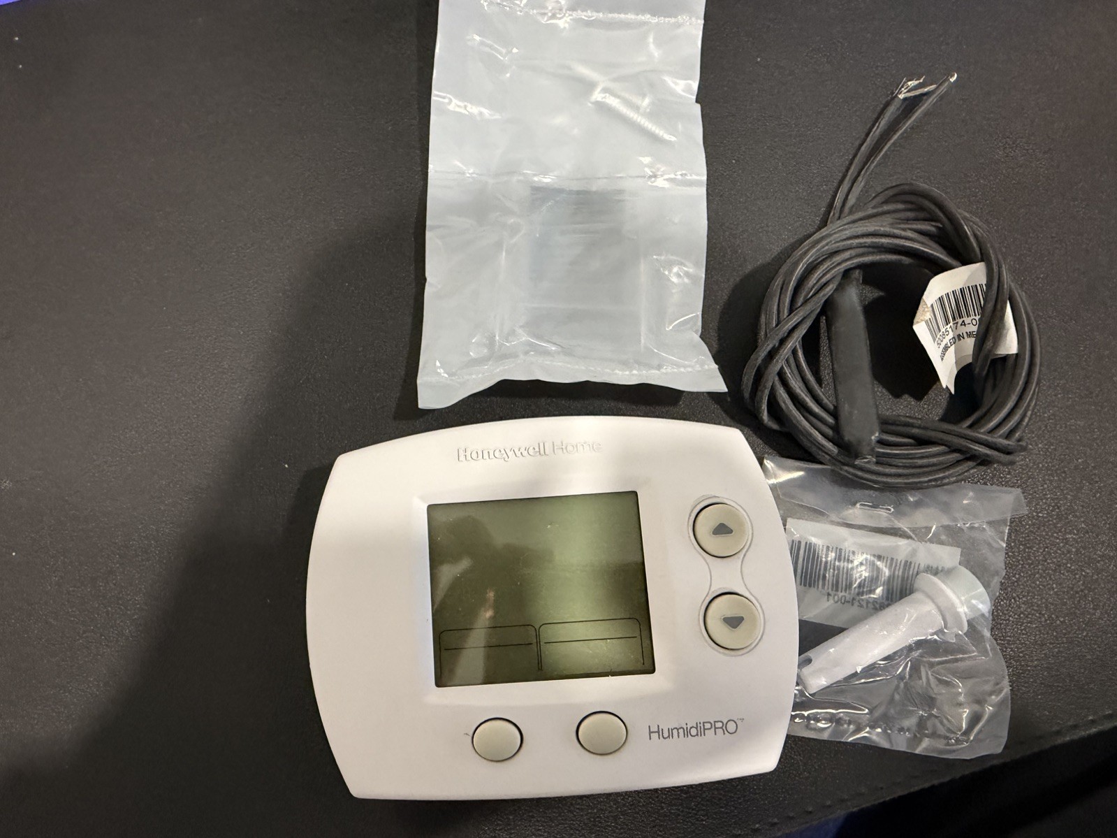 Honeywell H6062A1000 HumidiPro - Digital Humidistat/Dehumidistat