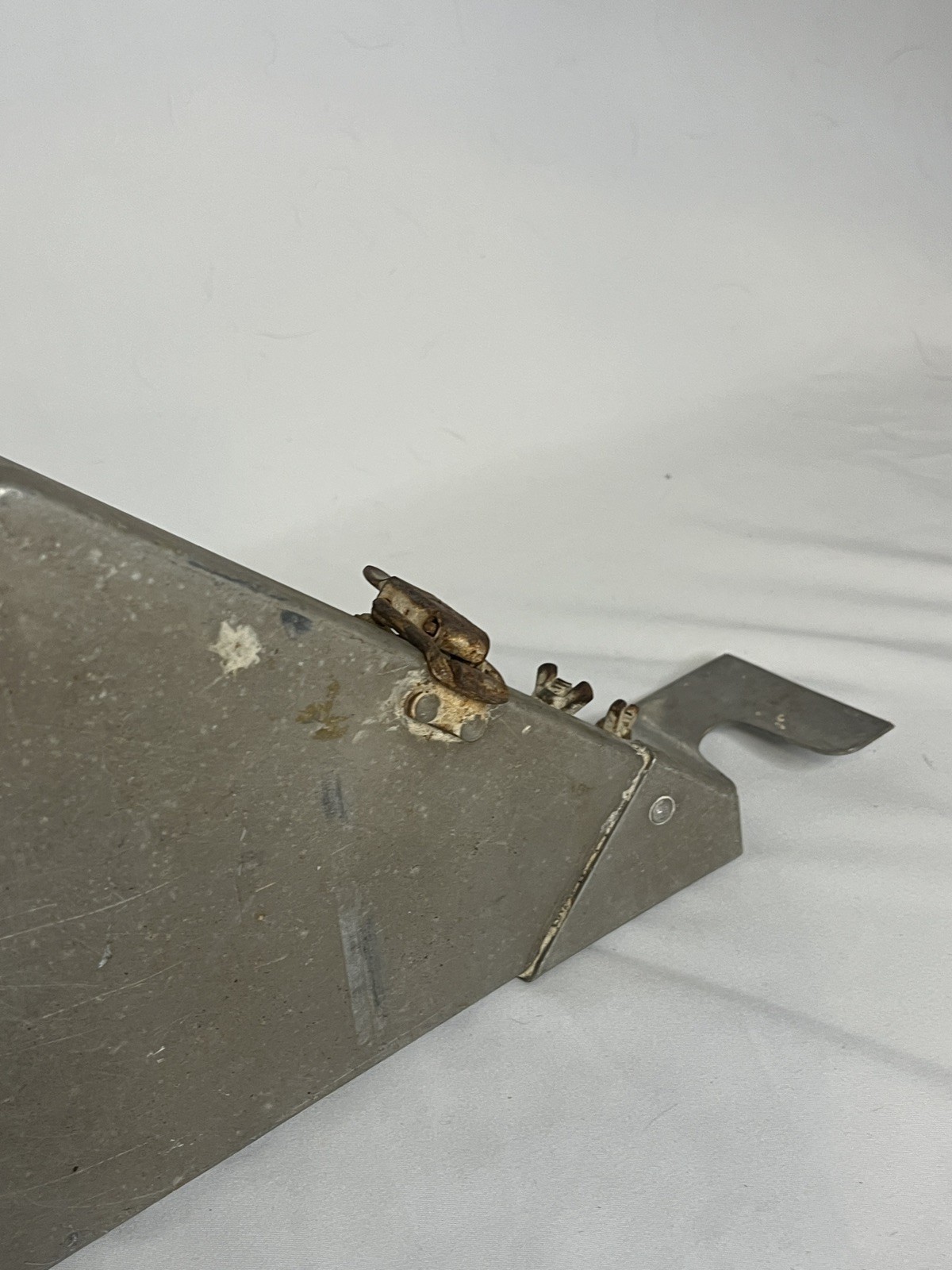 Drywall Taper With Wood And Web Handle