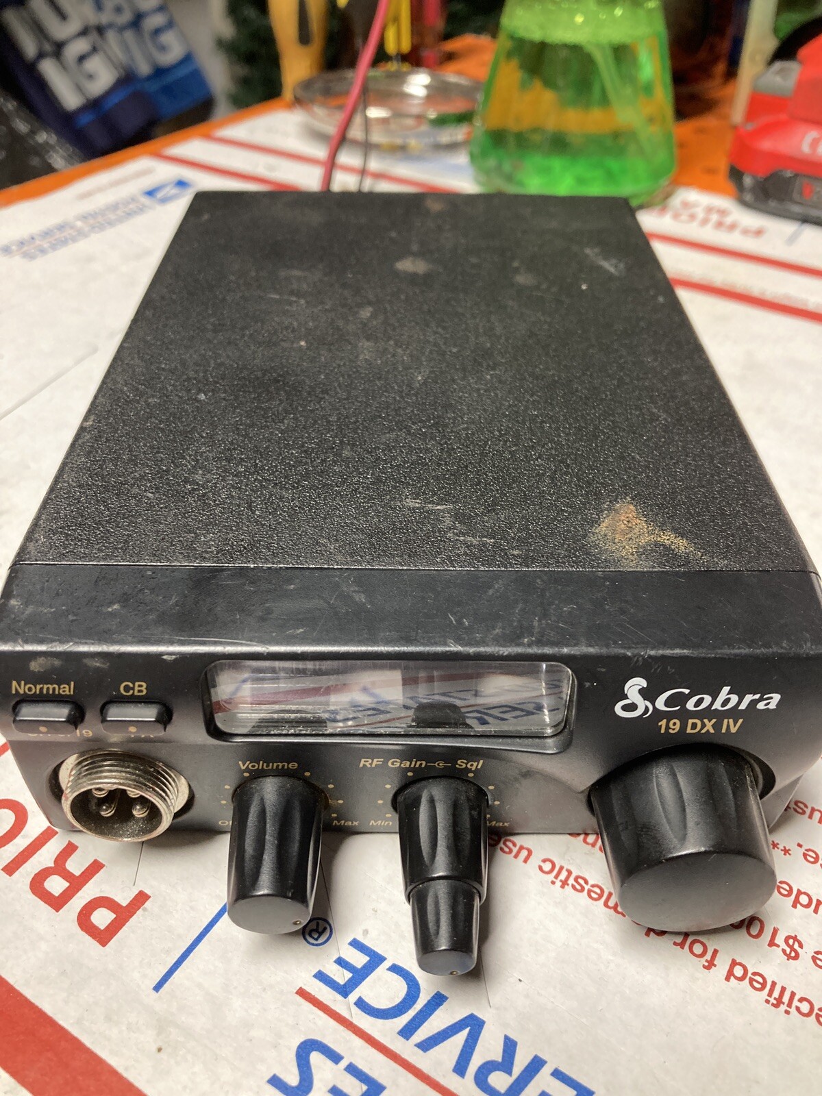 Cobra 19 DX IV 40 Channel CB Radio (Powers On) No Microphone