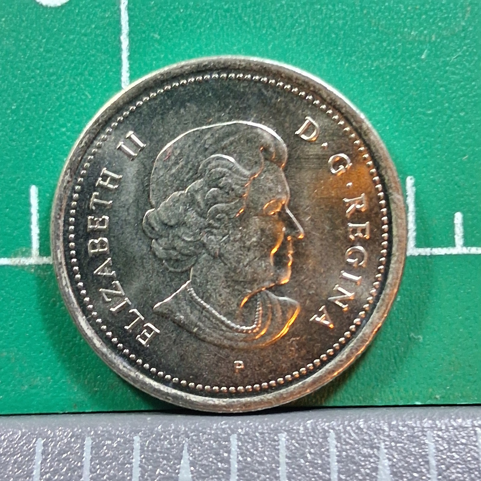 2005-P Canada Elizabeth II / Caribou 25 Cents Currency Coin