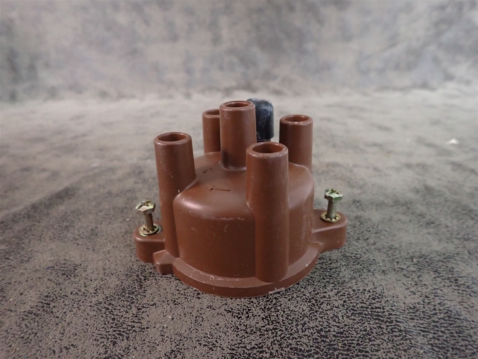 NEW WVE 5D1294 Distributor Cap (G209)