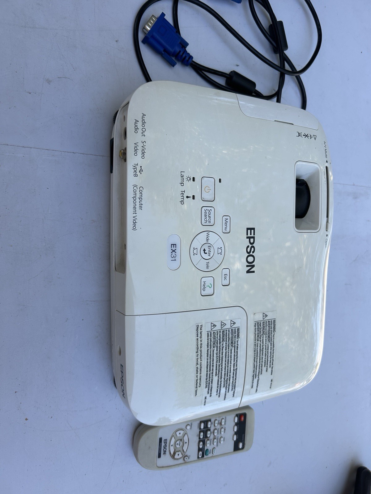 Epson lcd projector EX 31 Model: H309A Works Case includes
