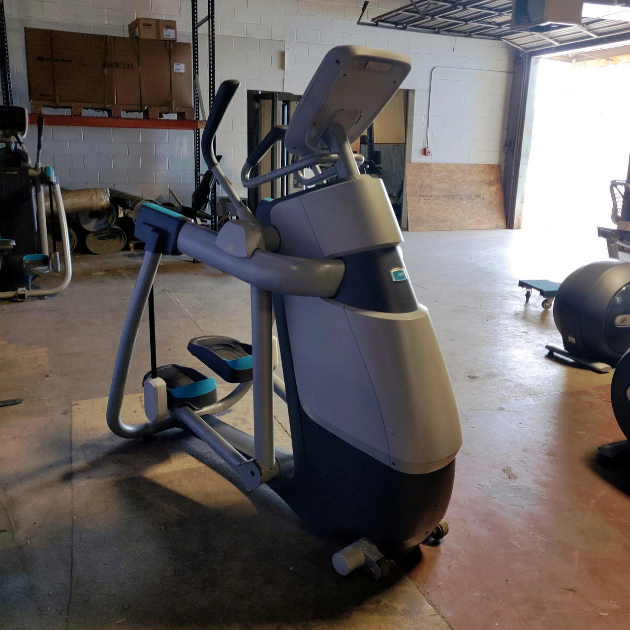 Precor AMT 813 w/ P10 Console