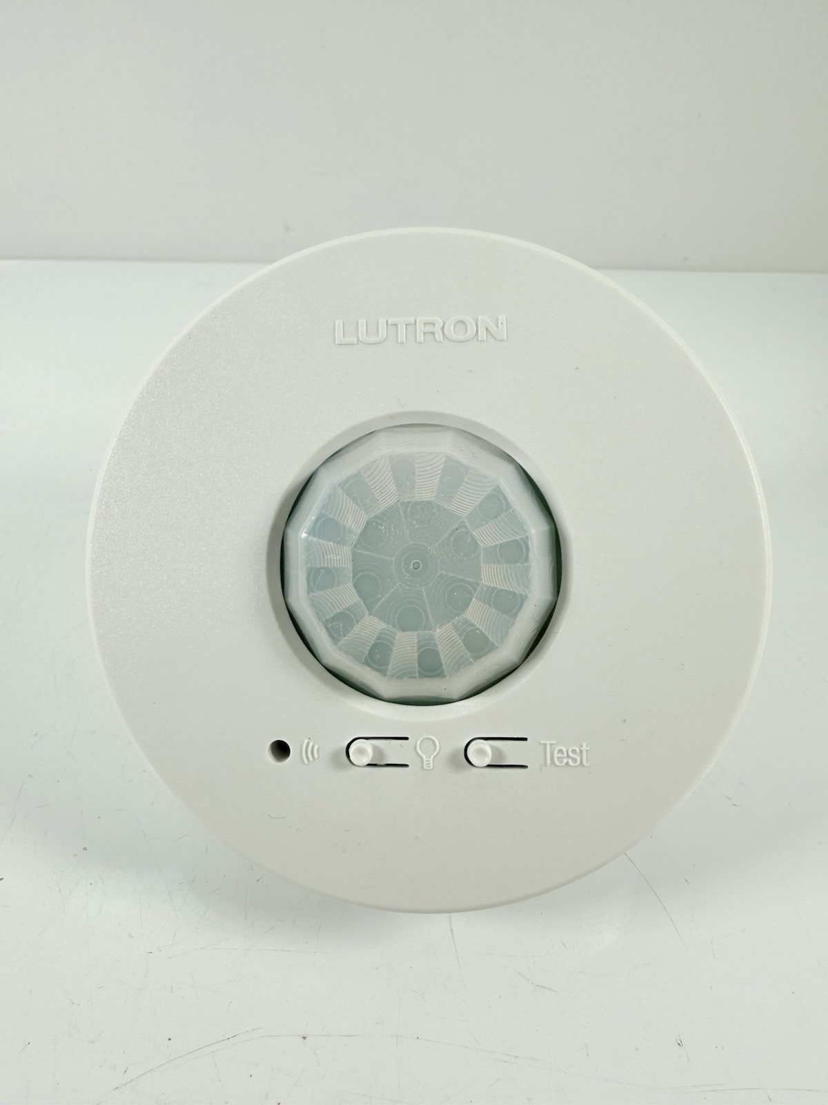 Lutron Radio Powr Savr wireless LRF2-OCR2B-P-WH. ceiling Mounted Sensor
