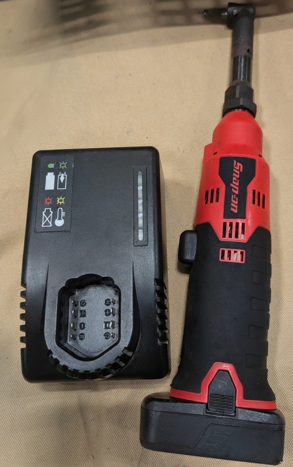 CDRR2005 Series 14.4 V MicroLithium Cordless Right Angle Mini Drill