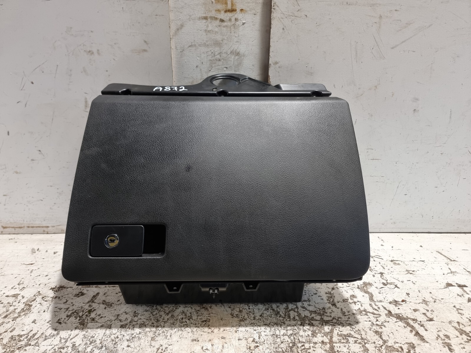 Volkswagen Passat Glovebox Storage Interior Glove Box 4-Dr 2006 B6 OEM 302857114