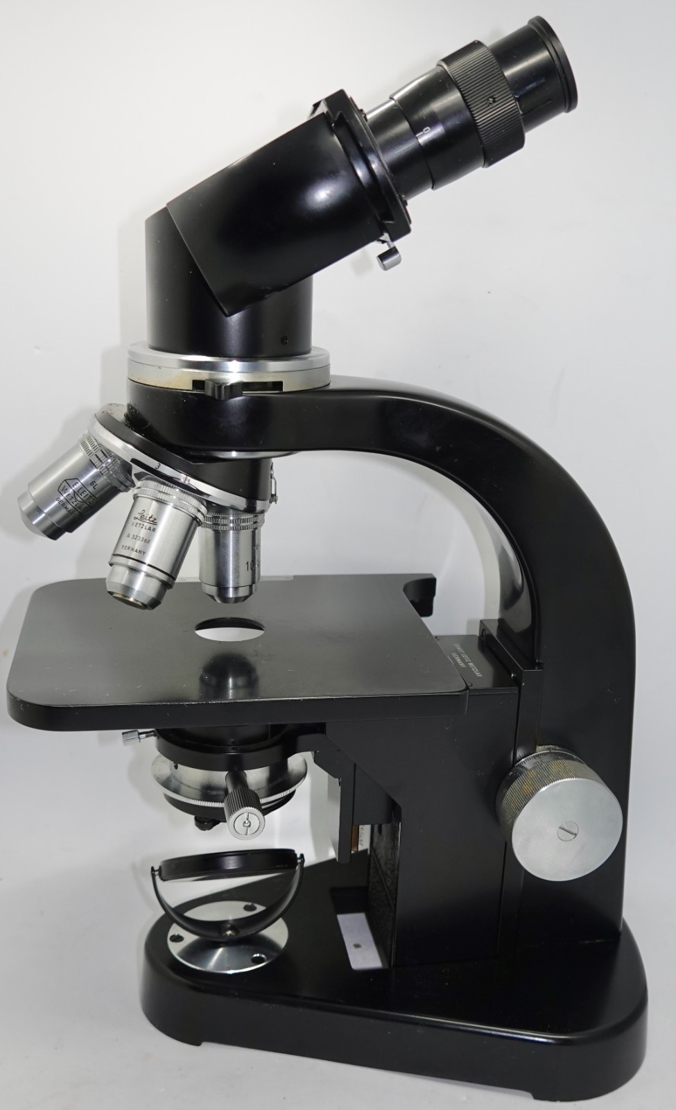 Vintage ERNST LEITZ WETZLAR Binocular Microscope W/ 4 Objectives