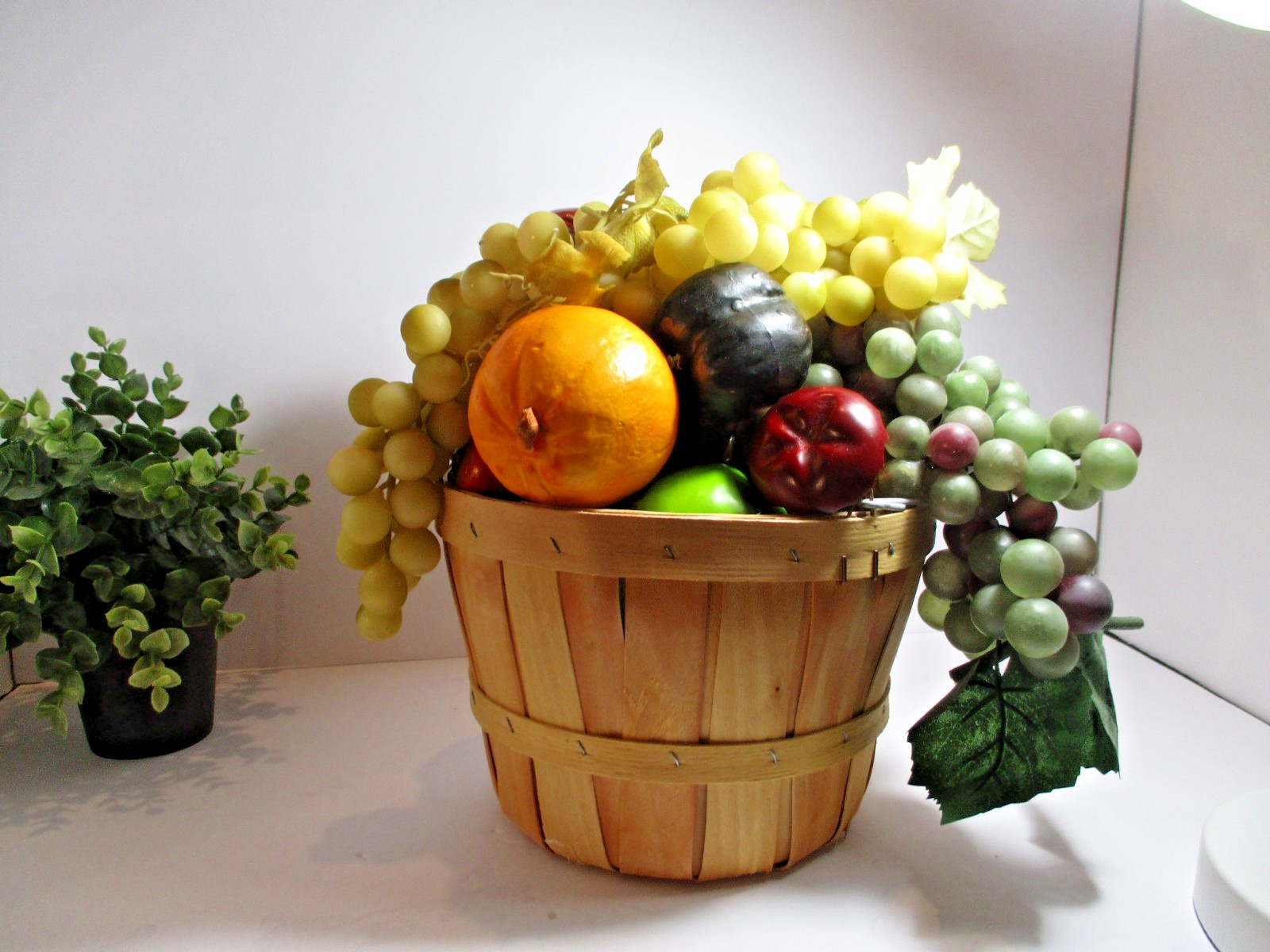 Wooden Produce Basket with Handle and  20+ Plastic Vegetables and Fruit