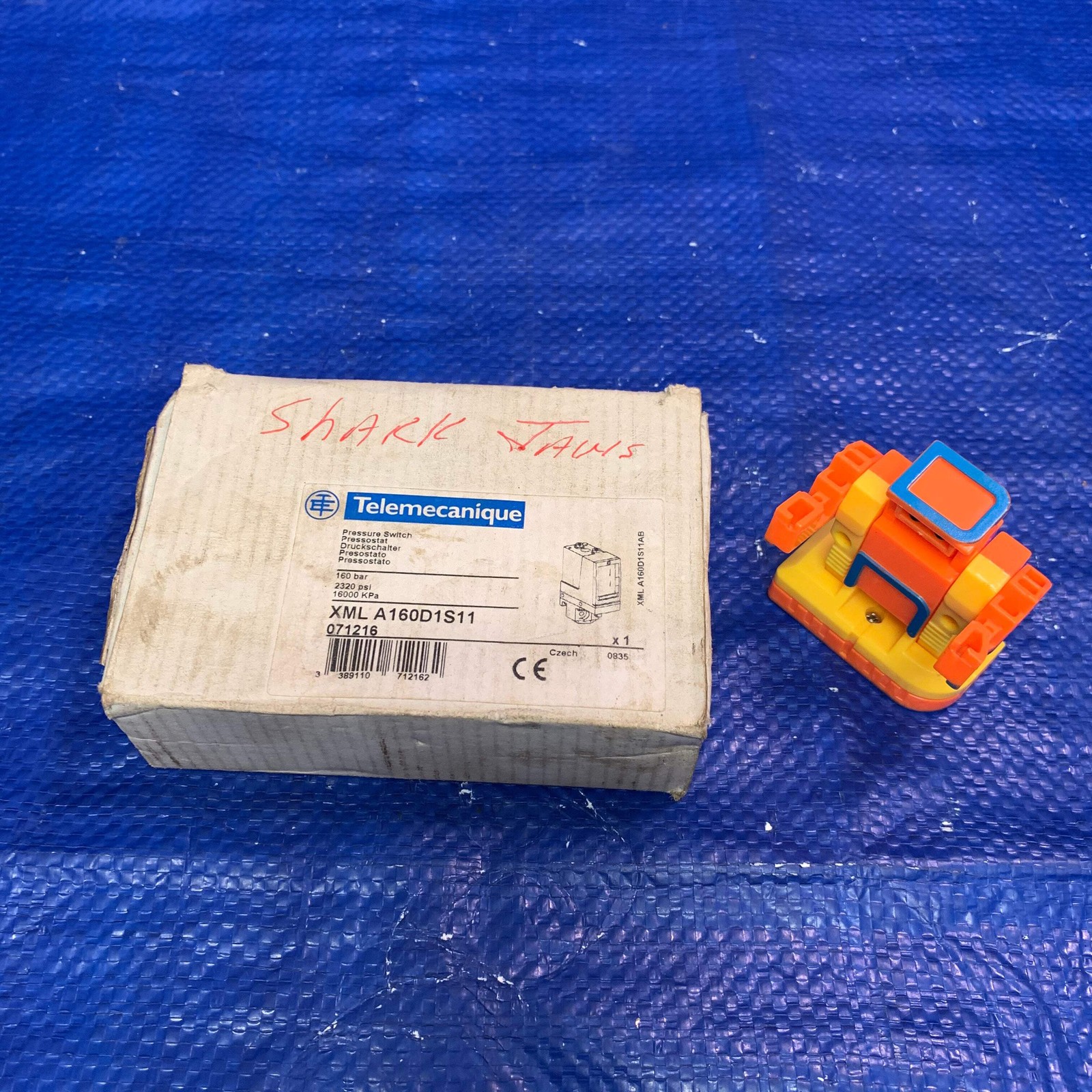 Telemecanique XMLA160D1S11 Pressure Switch (Open Box)
