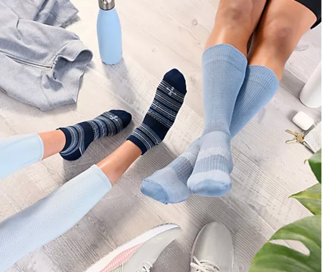 Tommie Copper 4 Pack Ultra Temp & Ultraguard Ankle Socks Blue Stripe - Medium