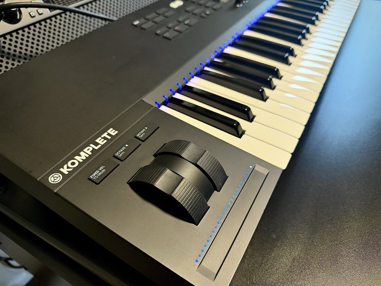Used Native Instruments Komplete Kontrol S61 MK2 Keyboard