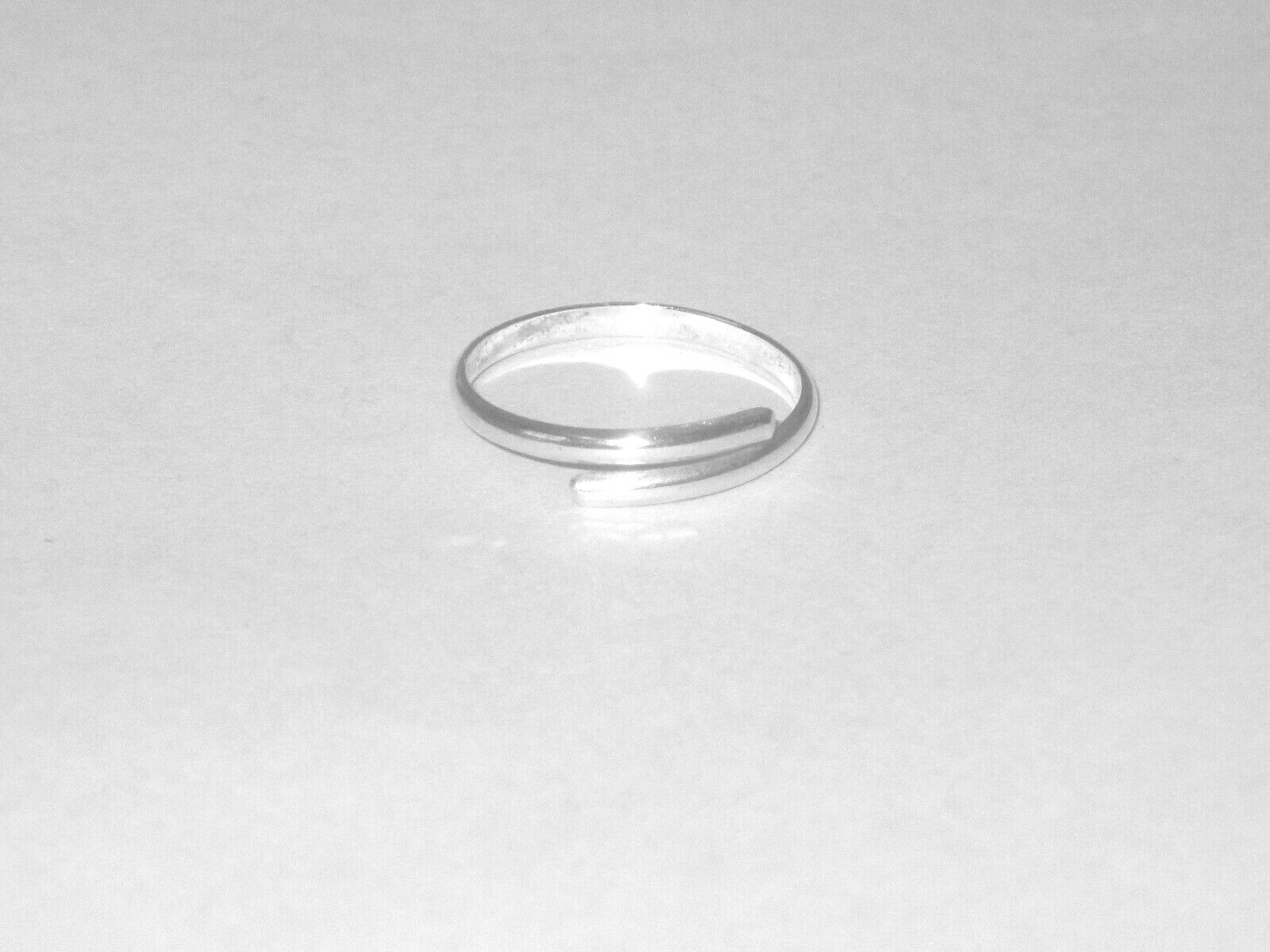 Handcrafted Gold or Silver criss-cross toe ring