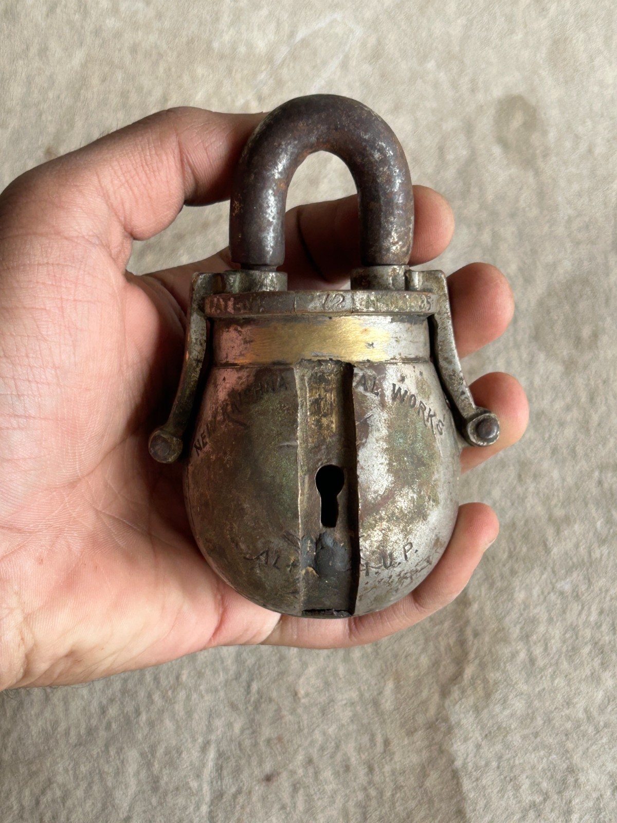 RARE OLD VINTAGE SOLID BRASS UNIQUE SHAPE PADLOCK NO HAVE KEY