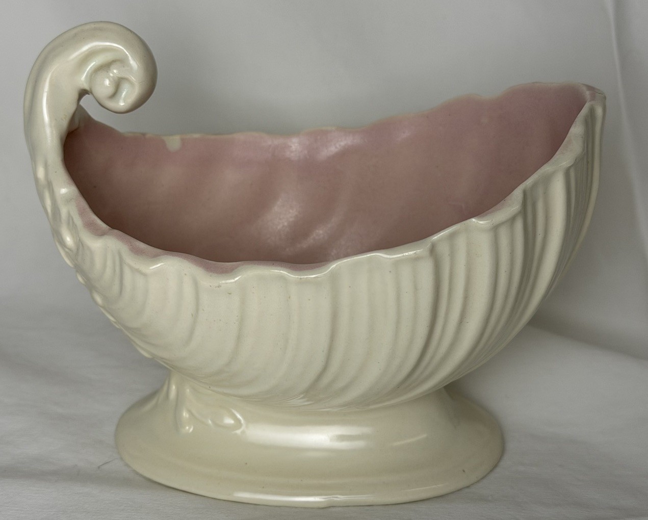 Vintage Rum Rill Pink And White Pedestal Shell Planter - 6”x4”x5”