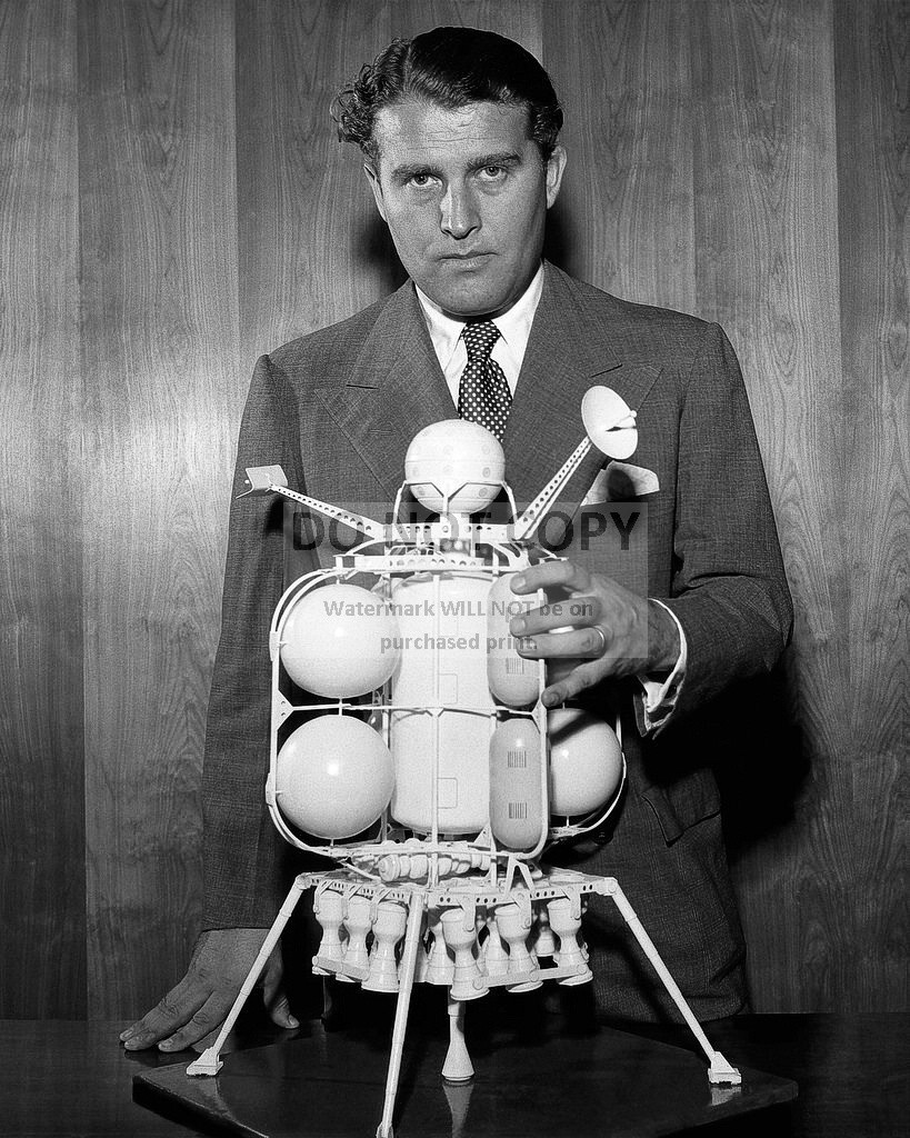 WERNHER VON BRAUN WITH EARLY LUNAR LANDER PROTOTYPE - 8X10 NASA PHOTO (ZZ-162)