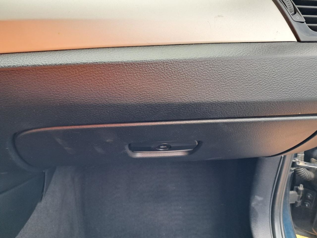 X1        2015 Glove Box 4776435