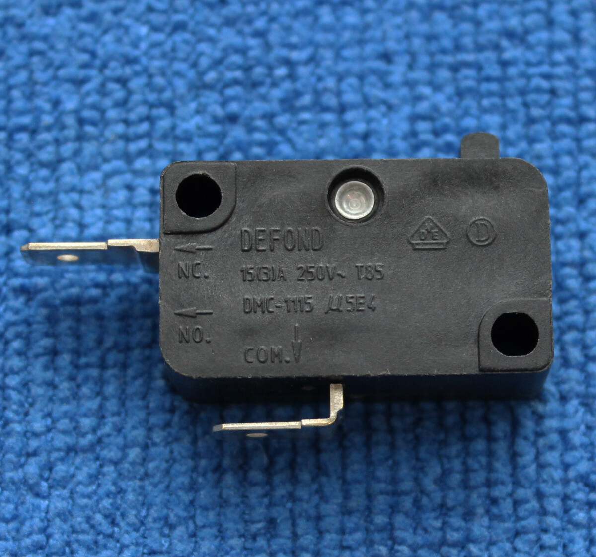 1pcs DMC-1115 Micro Switch 2 Pins 15A 250VAC normally open press to disconnect