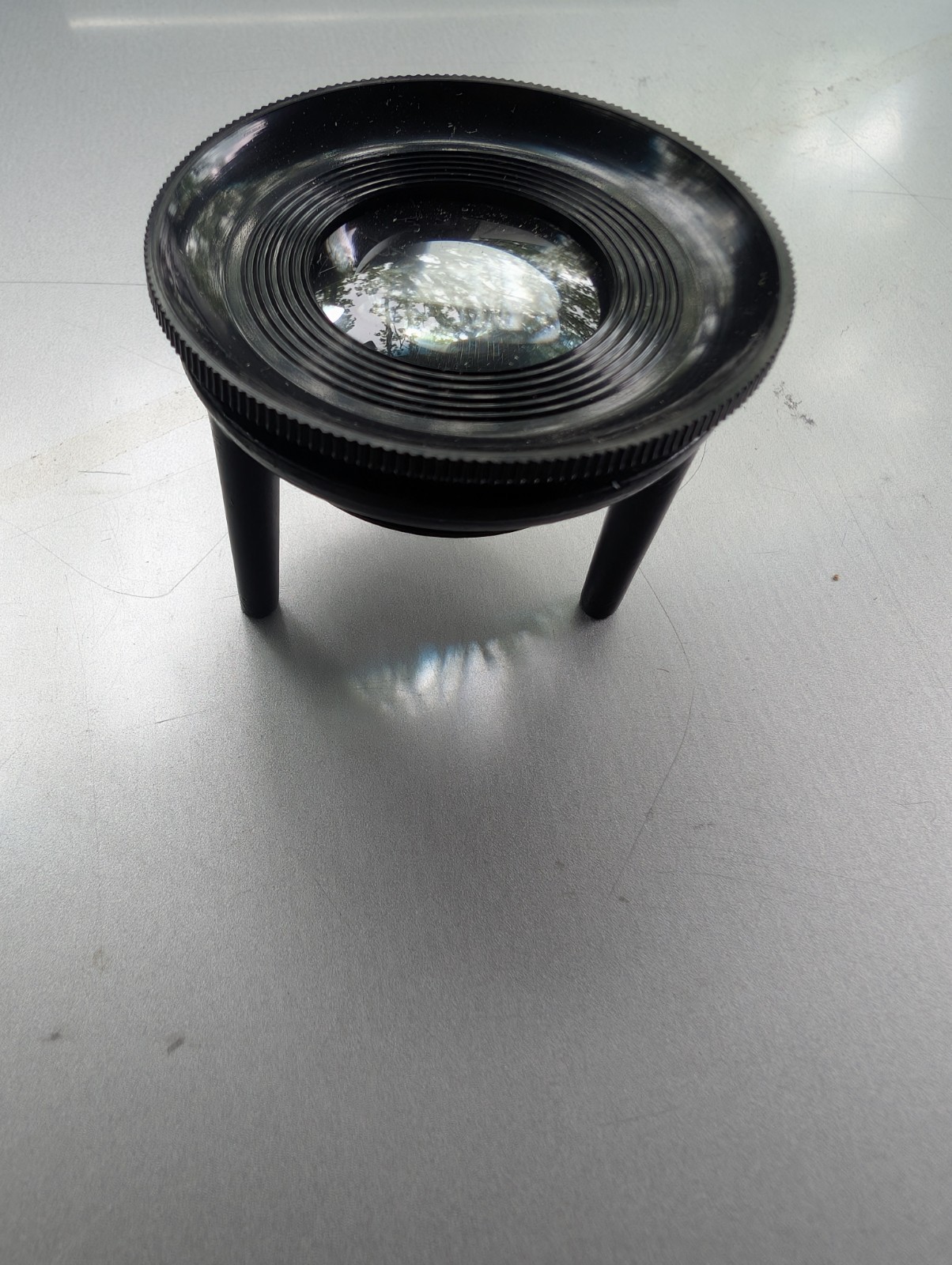 Genuine Bakelite 10X Tripod Magnifier