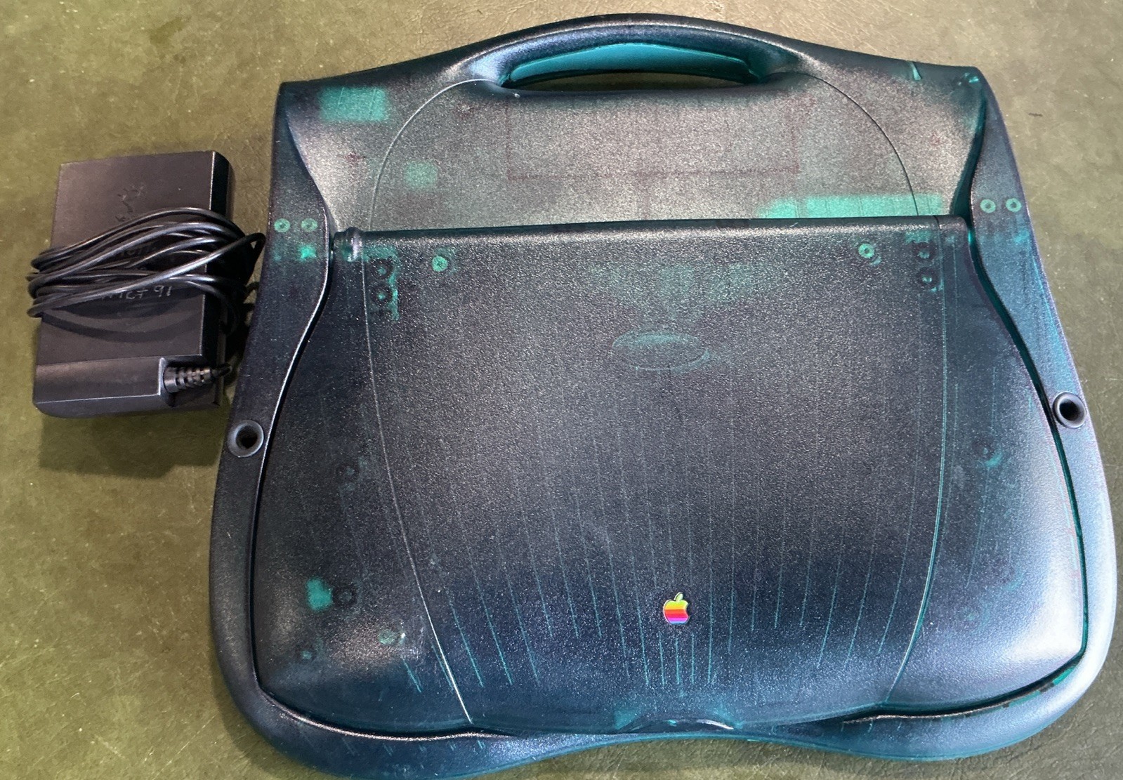 EUC Vintage Apple Newton eMate 300 w/Power Adapter & Stylus Working Tested!!!