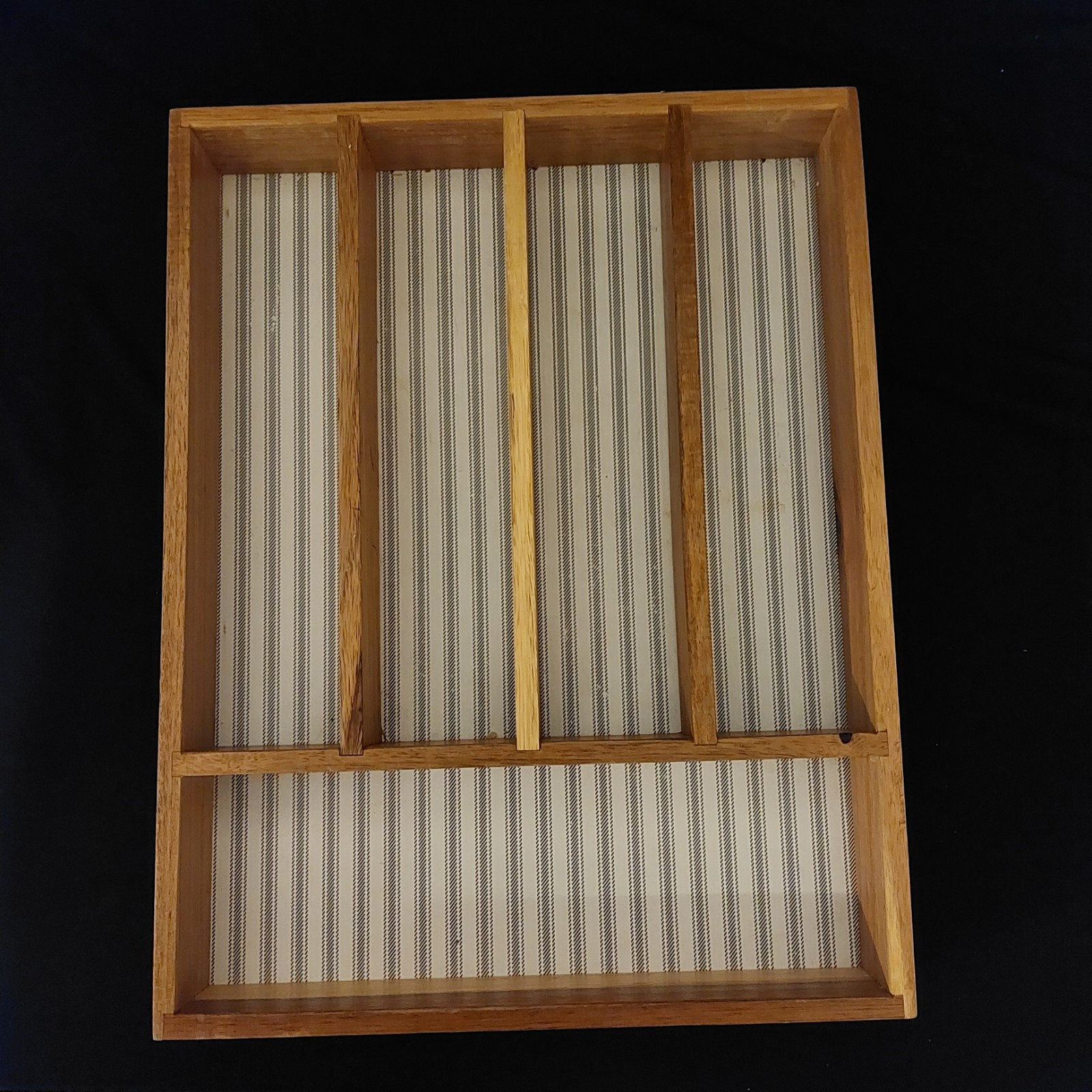 Bee and Willow 2018 Drawer Insert Silverware Organizer 11" x 14"