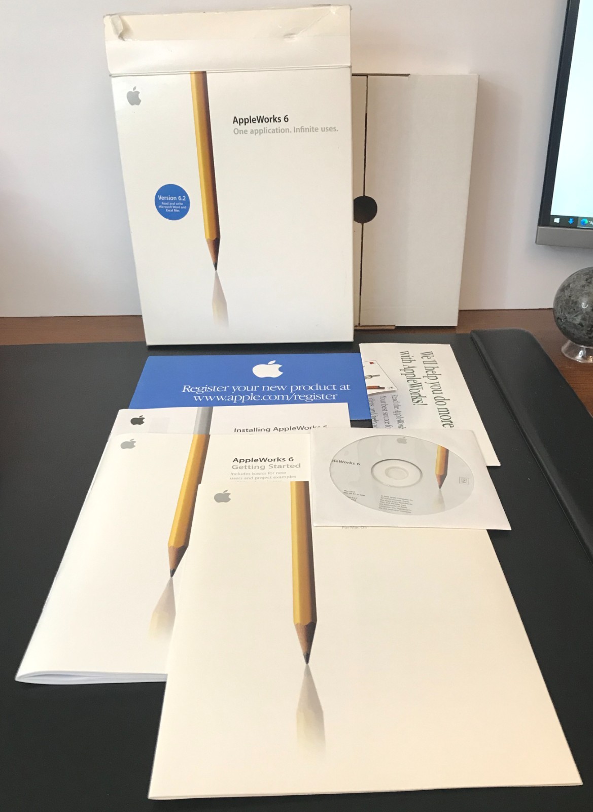 AppleWorks 6 Version 6.2.7 in box with all paperwork and disc
