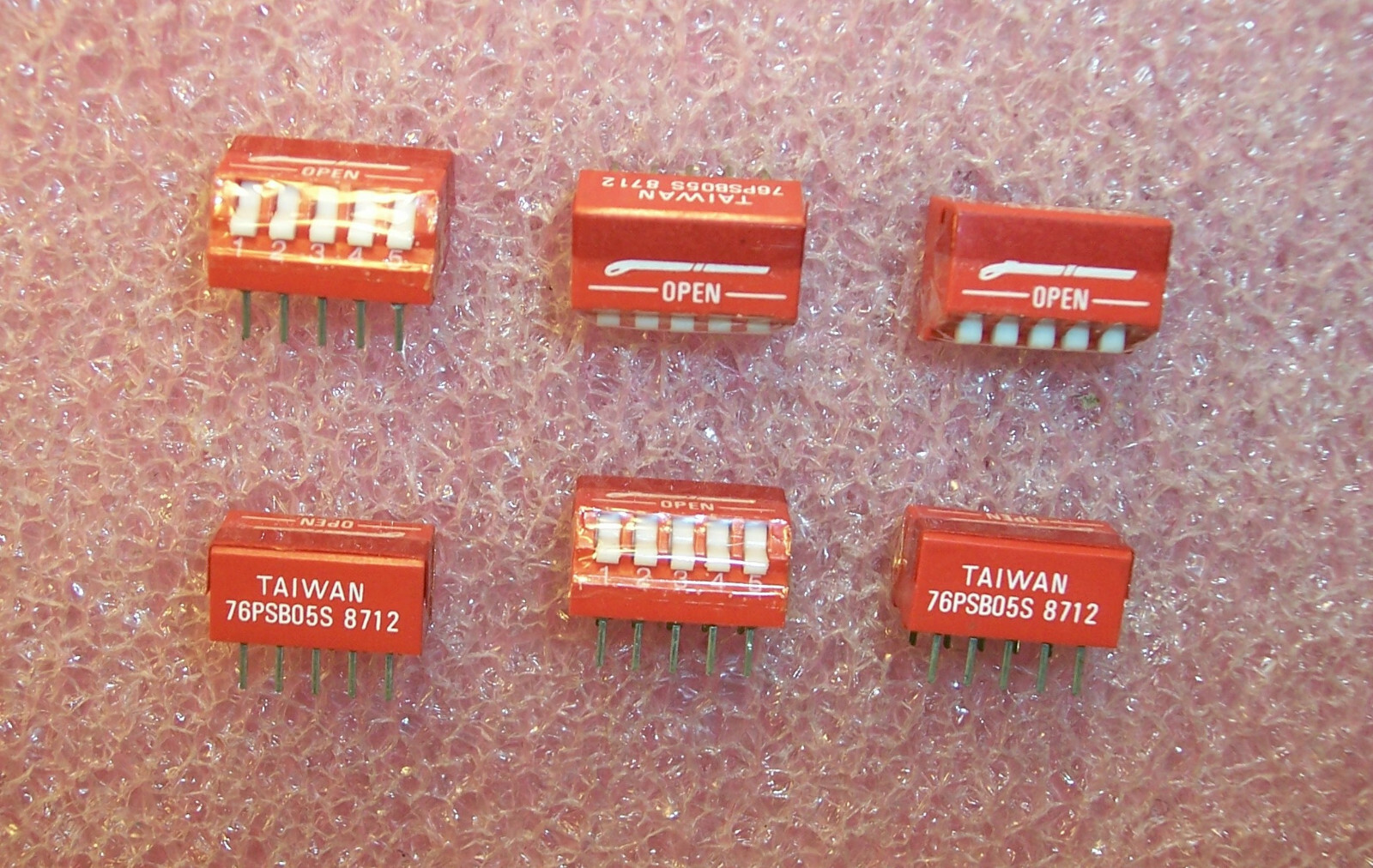 QTY (36) 5 POSITION PIANO DIP SWITCH SPST SEALED 76PSB05S GRAYHILL NOS 2 TUBES
