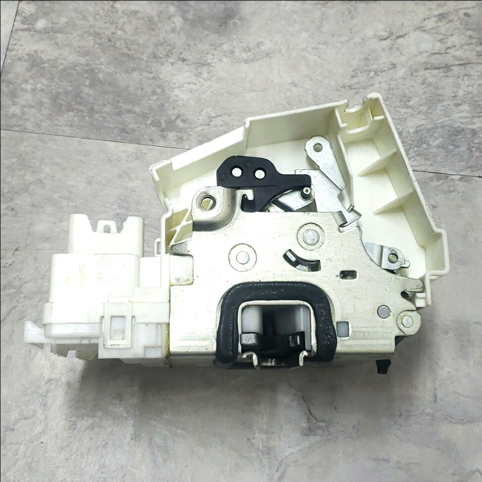 LIFE WARR 10 to 12 Mercedes-Benz GL350 Genuine OEM LEFT REAR Door Lock Actuator