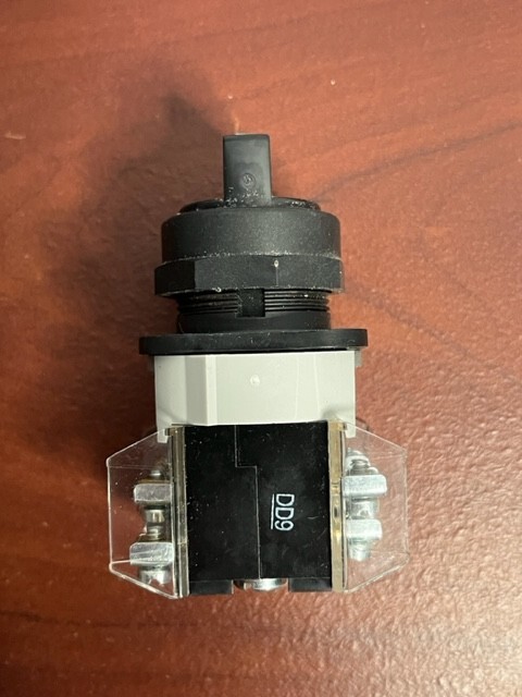 Allen Bradley 800H-JR91B Selector Switch 3 Position Spring Return Ser F