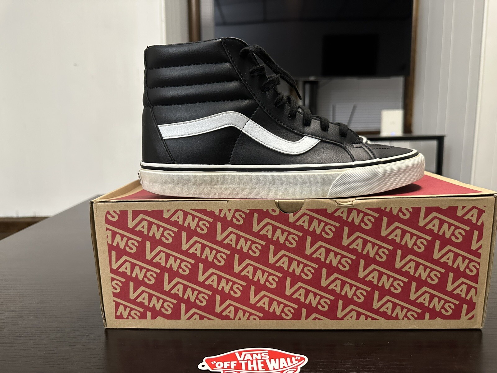 VANS SK8-Hi Reissue Mens U.S. 9.5/ Wmns 11 (Classic Tumble) Blk/TrWht