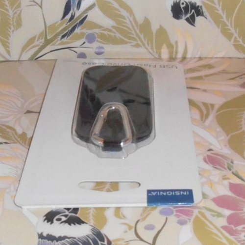 INSIGNIA USB Flash Drive Case #NS-CFDC-1 ~ NIP