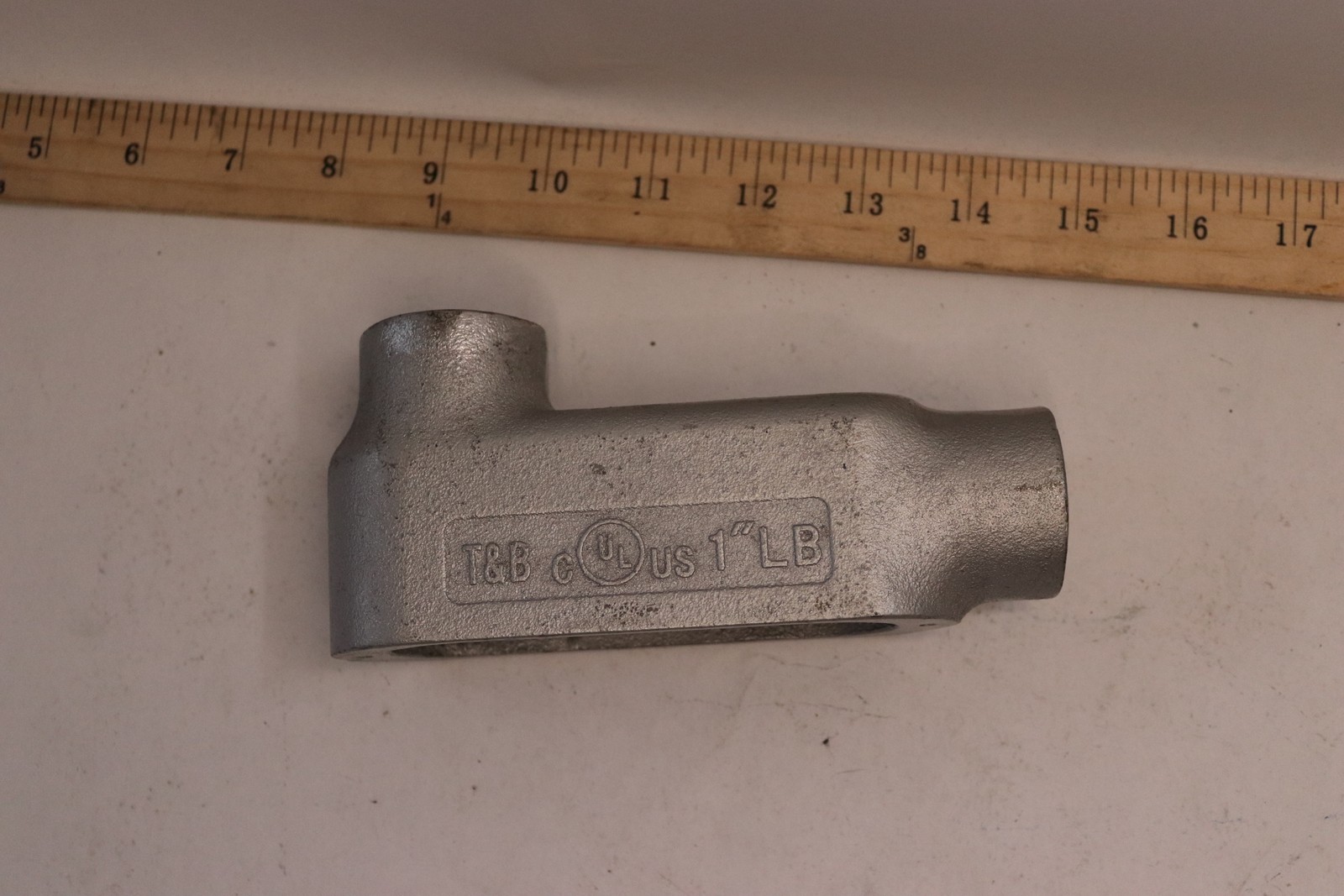 T&B 35 Series LB Conduit Body Malleable Iron 12.5 cu-in Capacity x 1" Hub LB100M