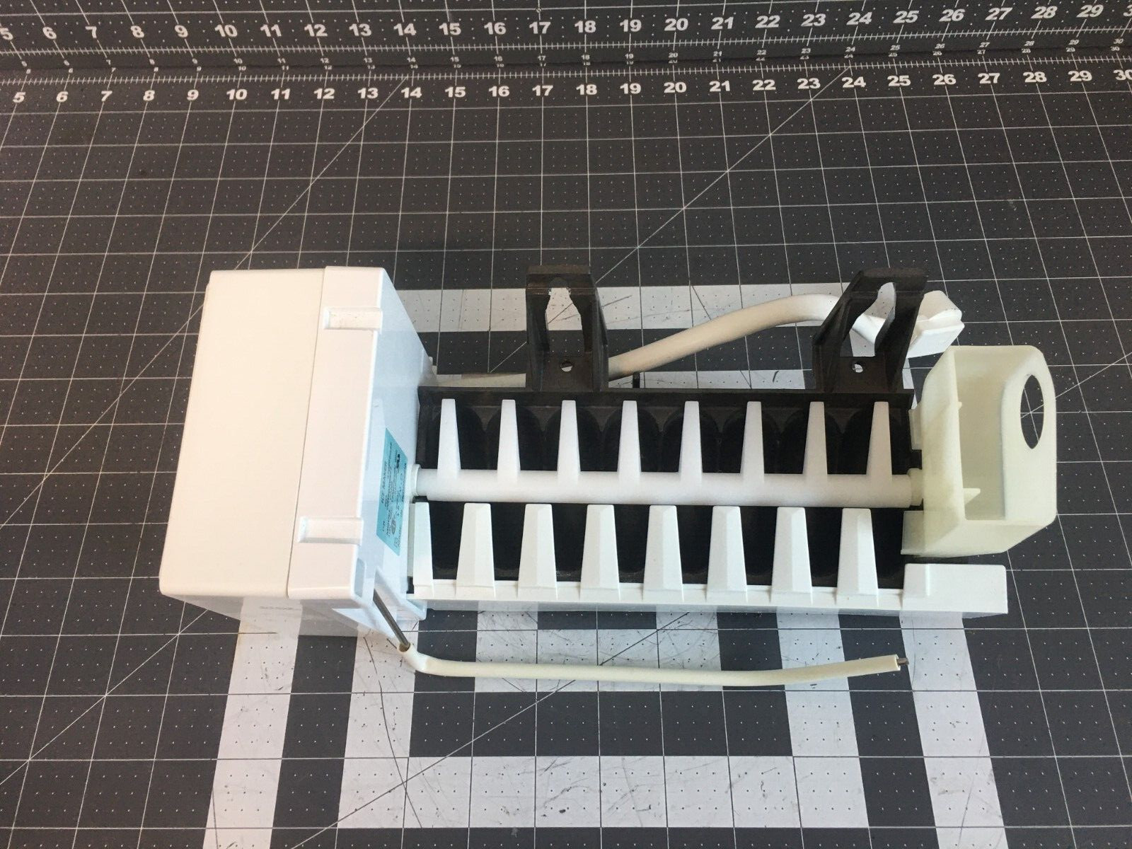 GE  Refrigerator Ice Maker  P# WR30X0327