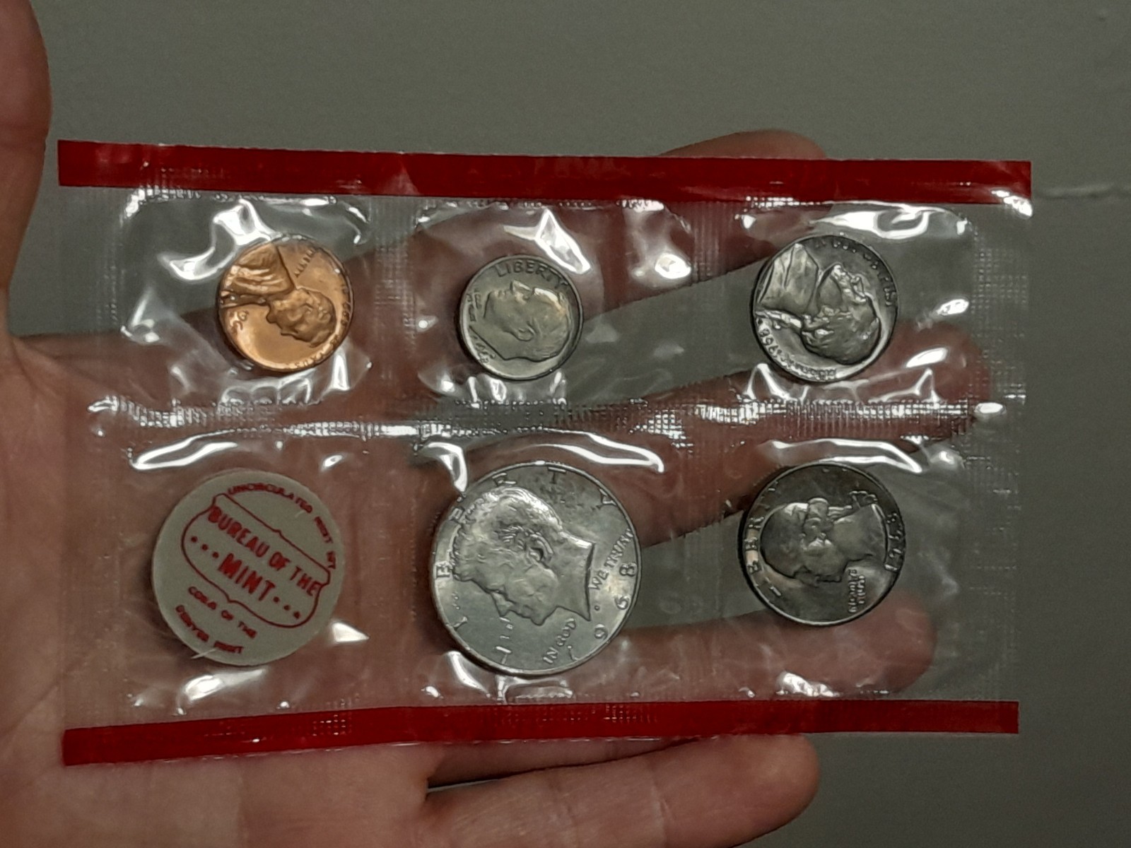 1968 US MINT P/D Set. 40% SILVER Kennedy Coin.