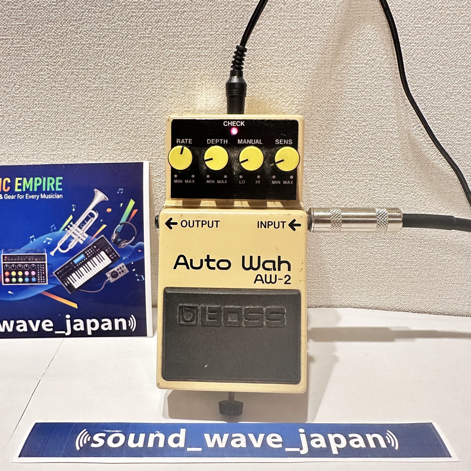 Boss AW-2 Auto Wah Vintage Analog Guitar Effects Pedal Yellow Made in Taiwan