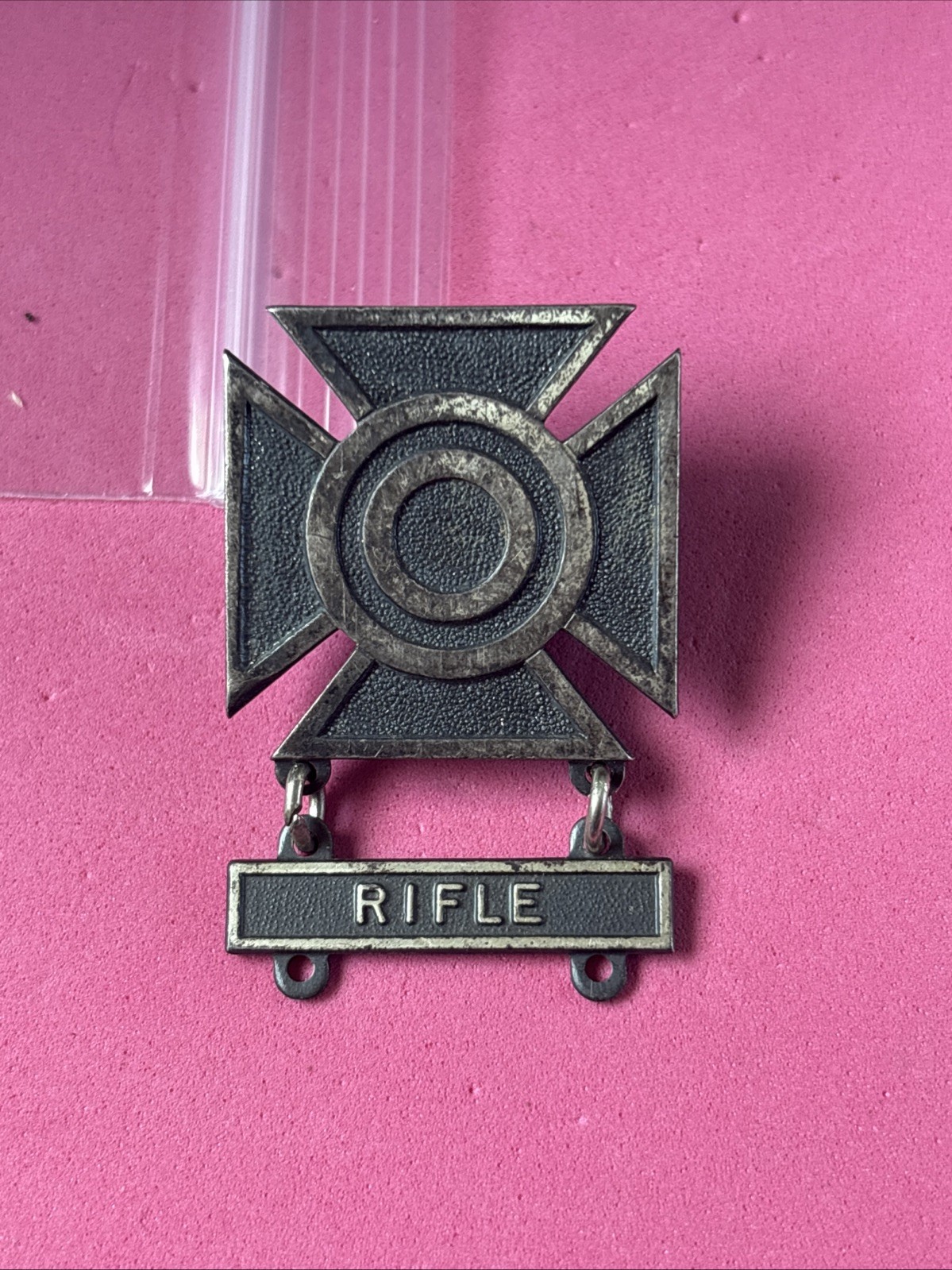 US Army Sharpshooter Marksman badge w/h Rifle award 1/20SF what you see you get!