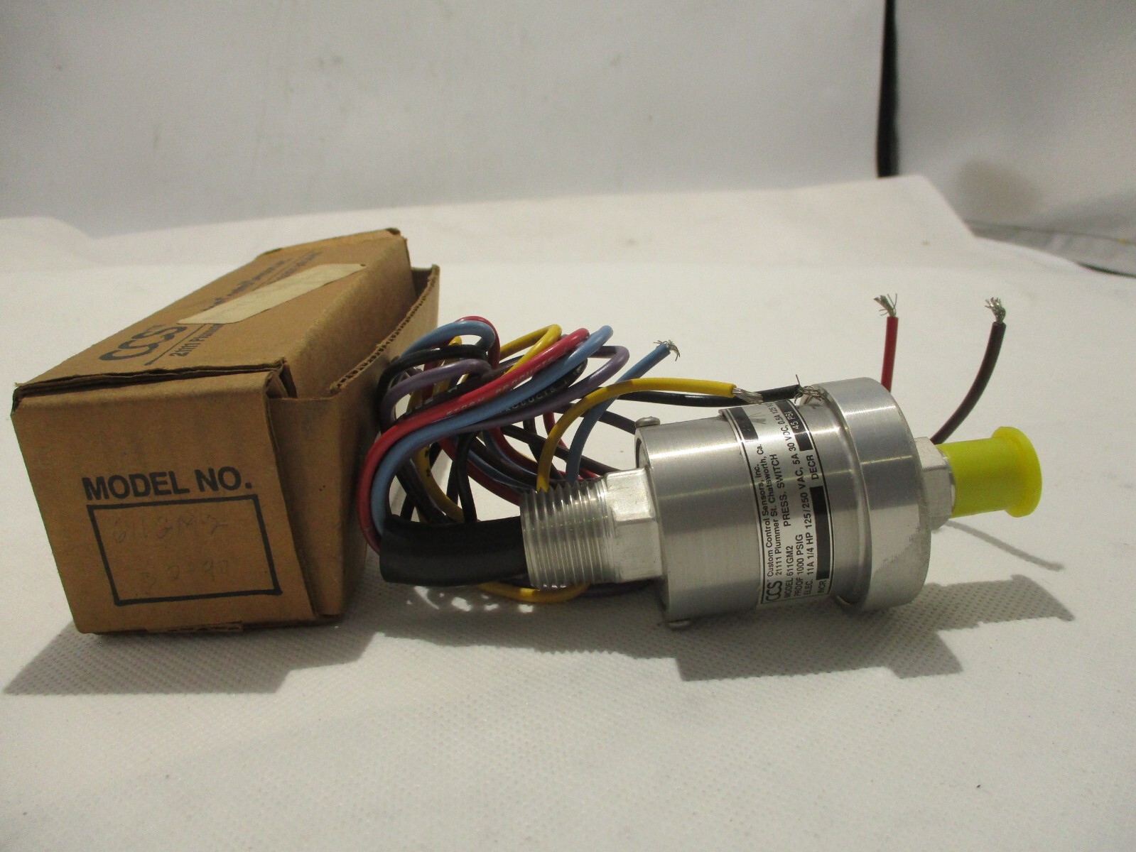 NEW CCS CUSTOM CONTROL SENSORS 611GM2 PRESSURE SWITCH