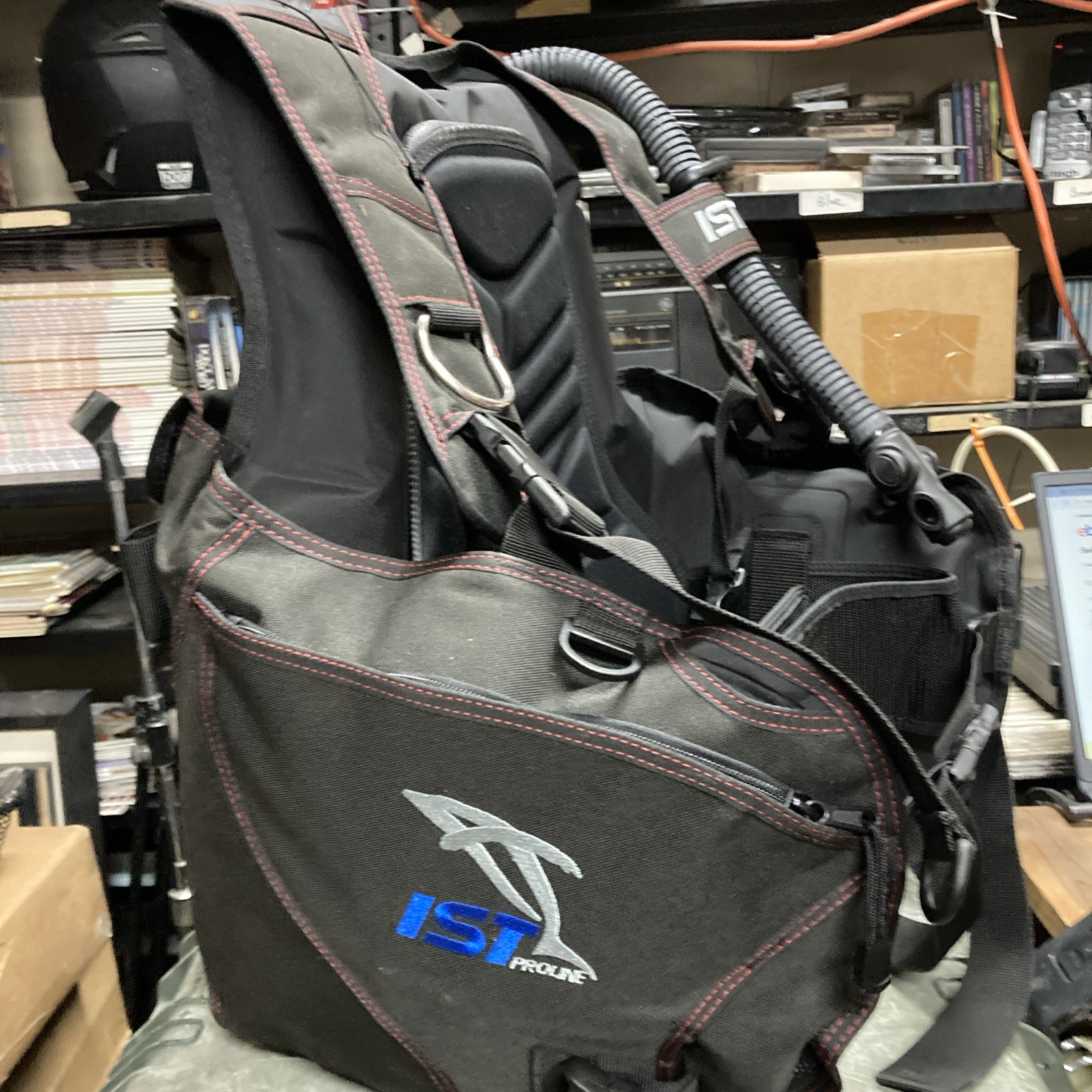 IST J-1700 Mercury Buoyancy Control Device (BCD) with Weight Pockets