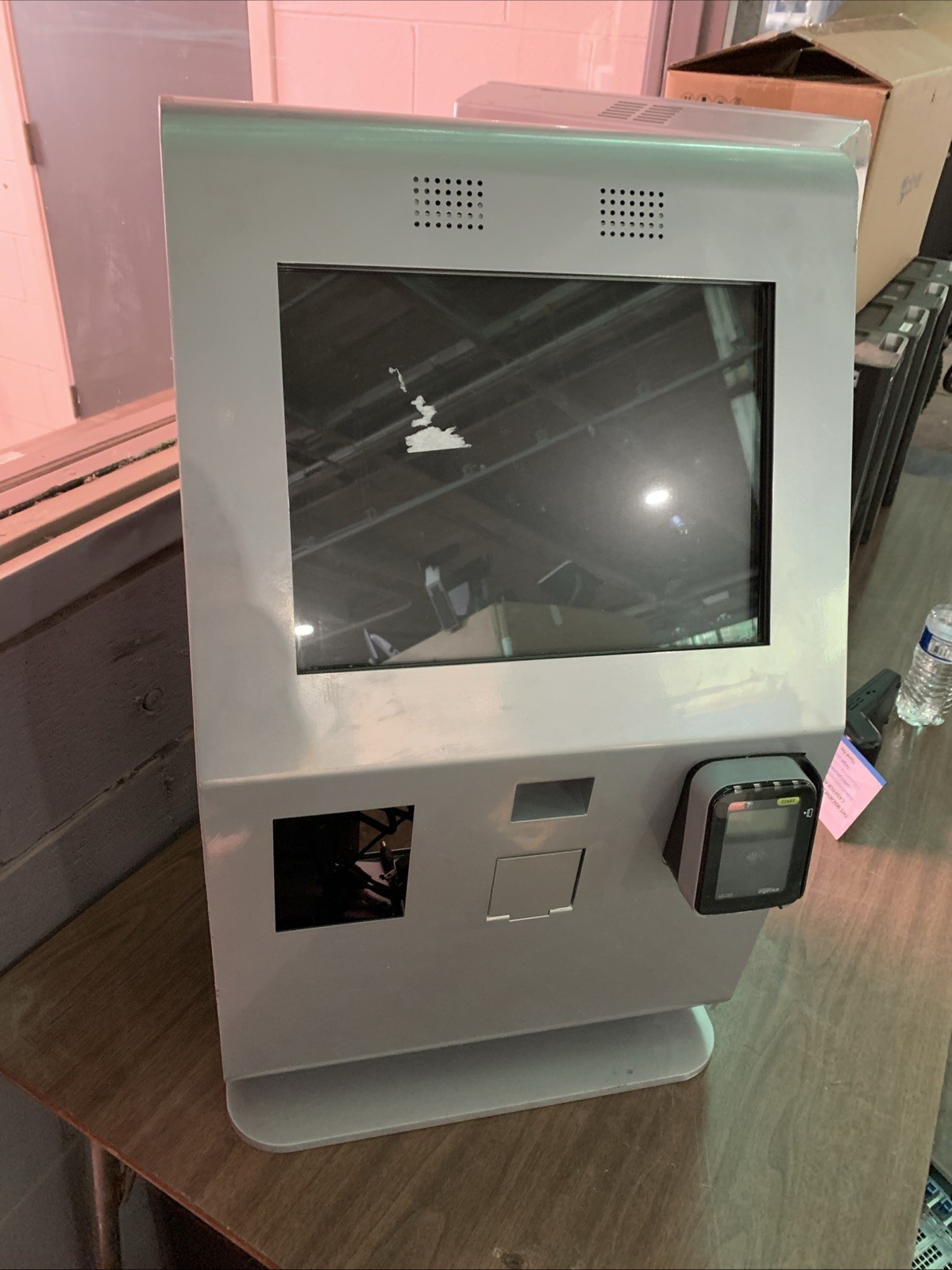 Avanti Market POS Self Checkout Kiosk System. NO BILL COLLECTOR