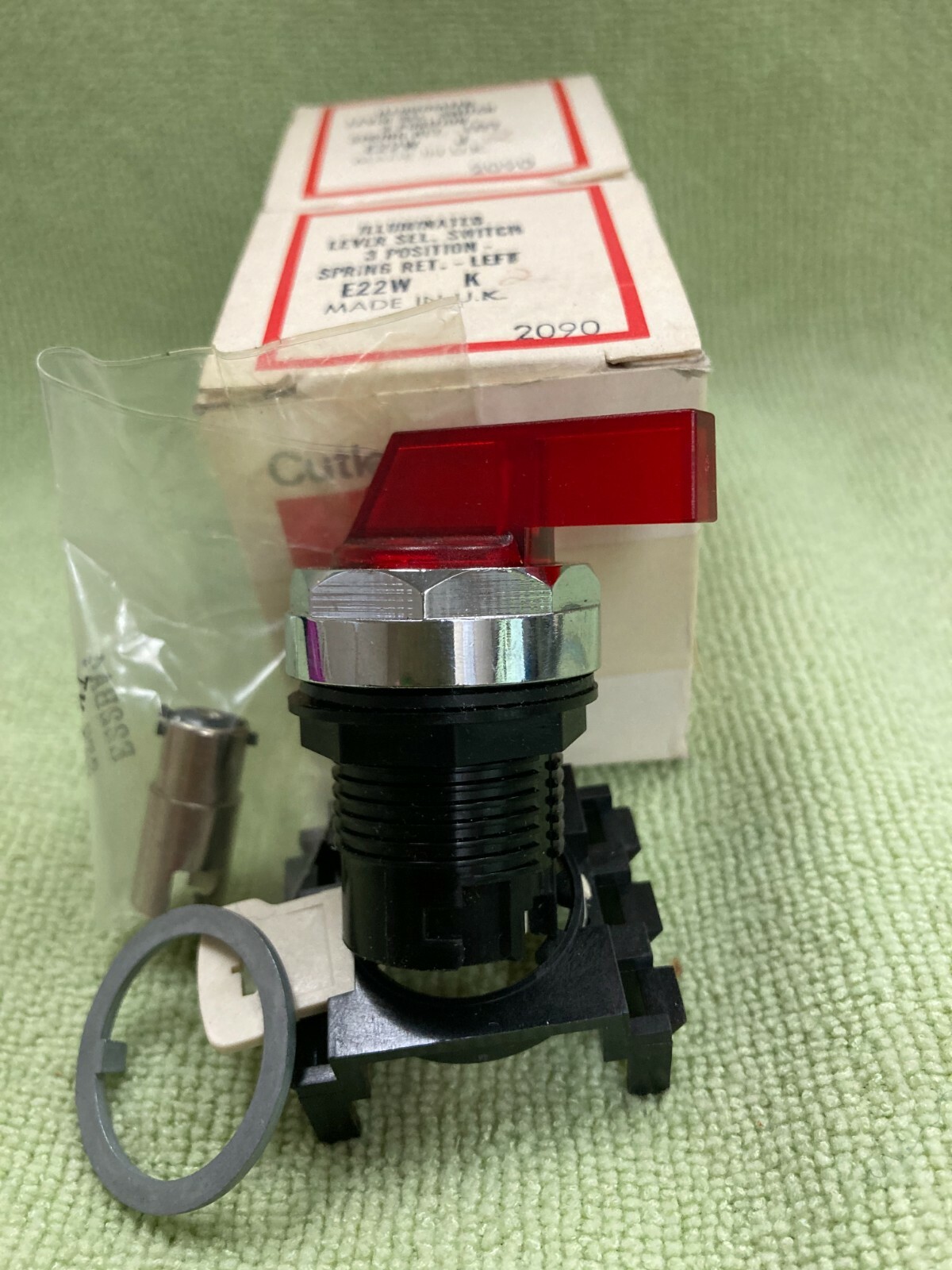 Cutler Hammer E22W Illuminated Lever Selector Switch, 3 Position