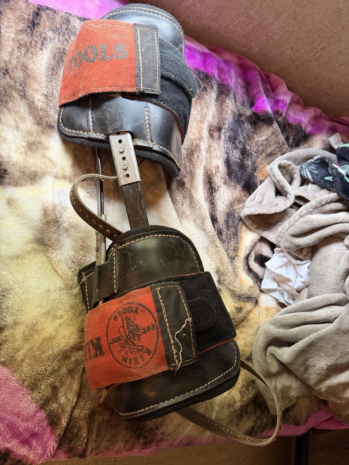 Buckingham 2018M lineman’s belt, buckingham Supersqueeze,Klein tools 221486 gafs