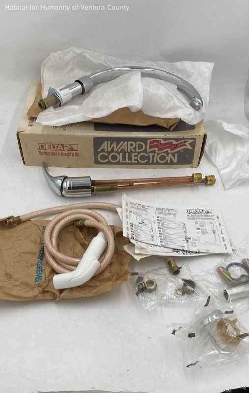 Delta Single Mount Kitchen Faucet With Handheld